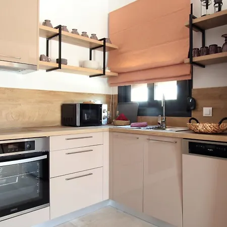 Epos & Luxury بيت للعطل باليوري